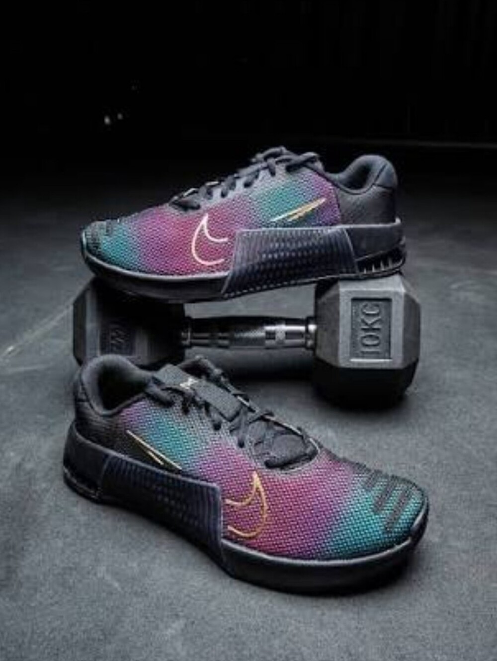Nike Womens Metcon 9 PRM Black/Netallic Gold-Fireberry Size 6